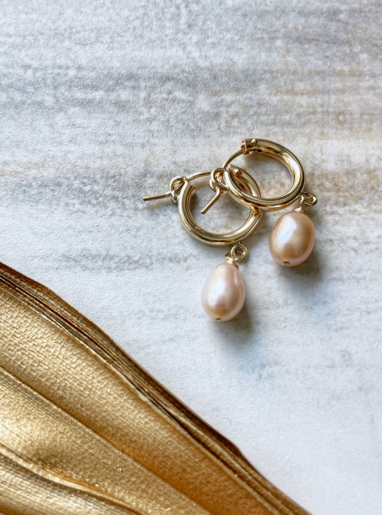 Huggie Hoops Pearl | 14kt Gold Filled