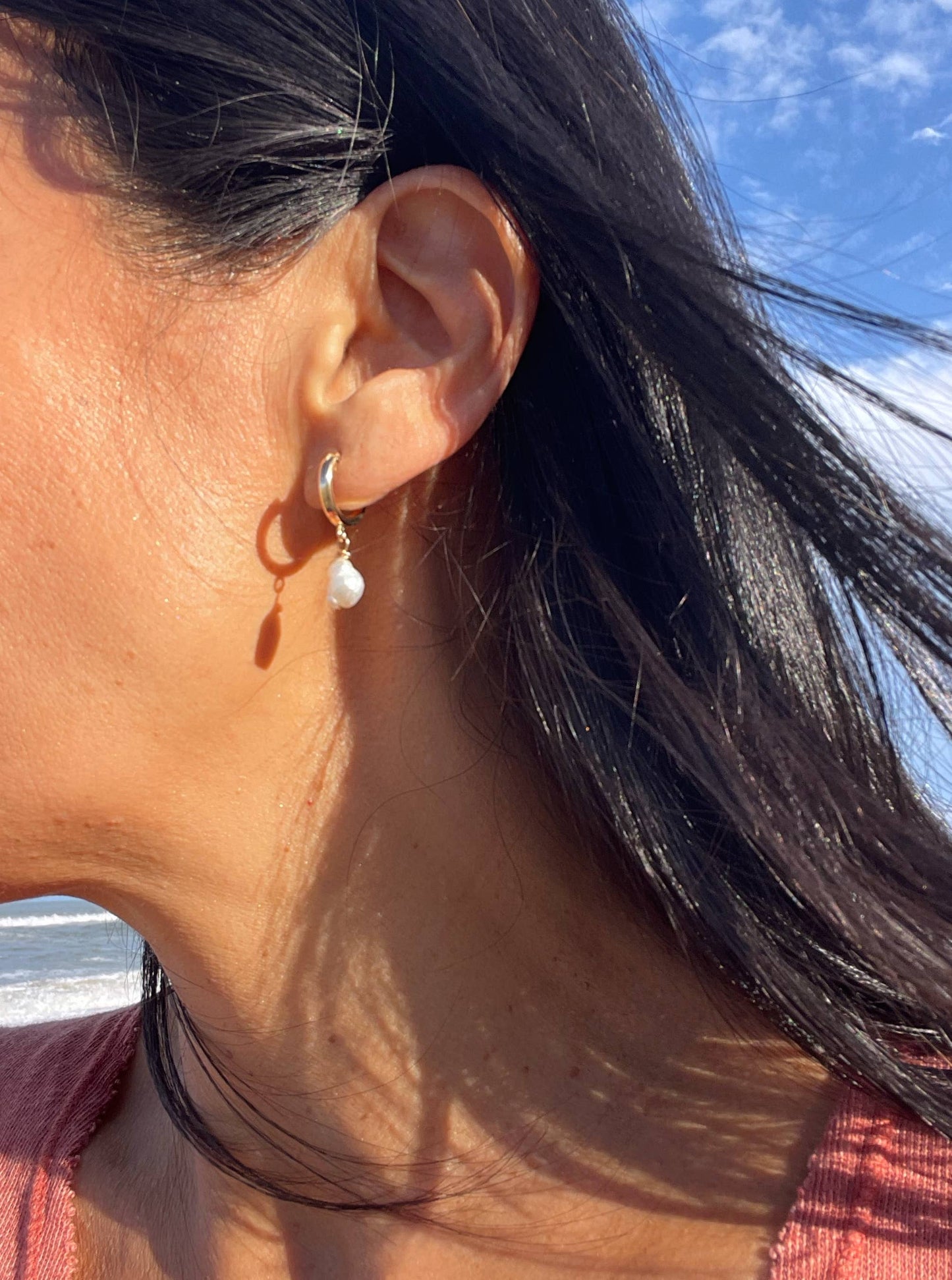 Huggie Hoops Pearl | 14kt Gold Filled