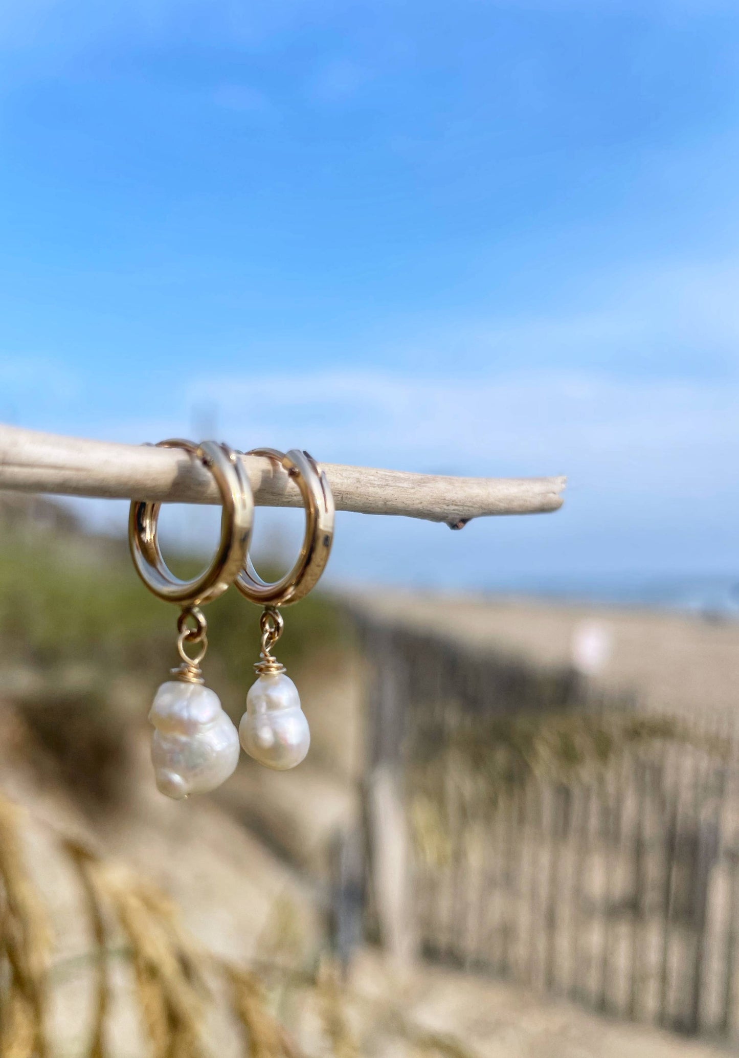 Huggie Hoops Pearl | 14kt Gold Filled