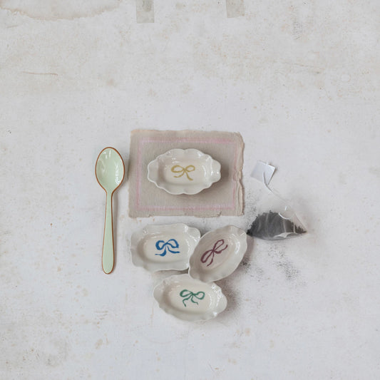 Scalloped Bow Dishes