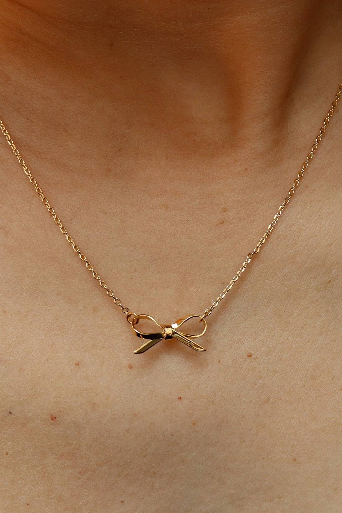 18k Bow Necklace