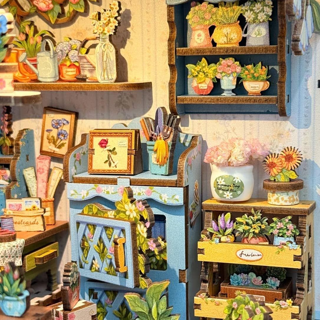 DIY Book Nook Kit: Anna‘s Blue Blossom