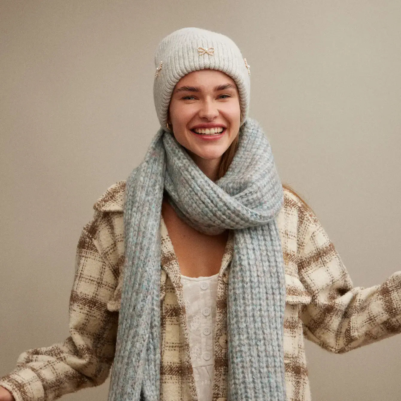 Pearl & Bow Charms Ribbed Beanie